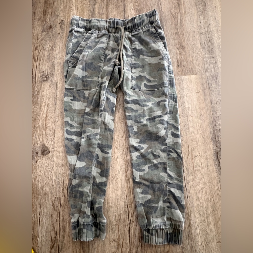Cloth & Stone Men's Green Camouflage Cargo Pants